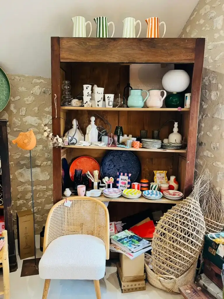 Mobilier et objets de décoration tendance dans une boutique proche de Chinon